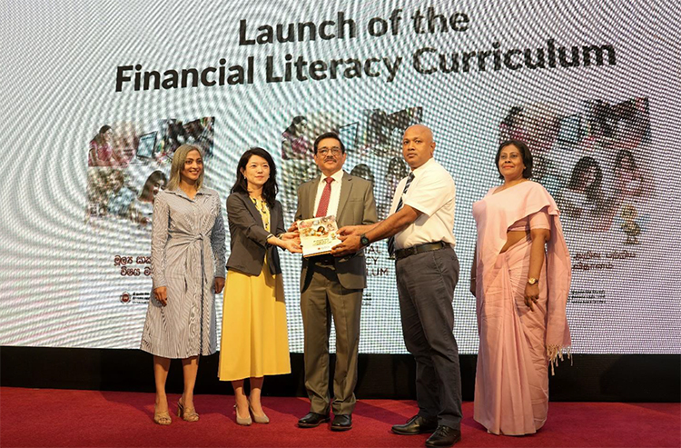 ශ්රී ලංකා මහ බැංකුව මූල්ය සාක්ෂරතාවෙන් පිරිපුන් ශ්රී ලංකාවක් බිහිකිරීම උදෙසා පරිවර්තනීය මූල්ය සාක්ෂරතා මුලපිරීම් දියත් කරයි